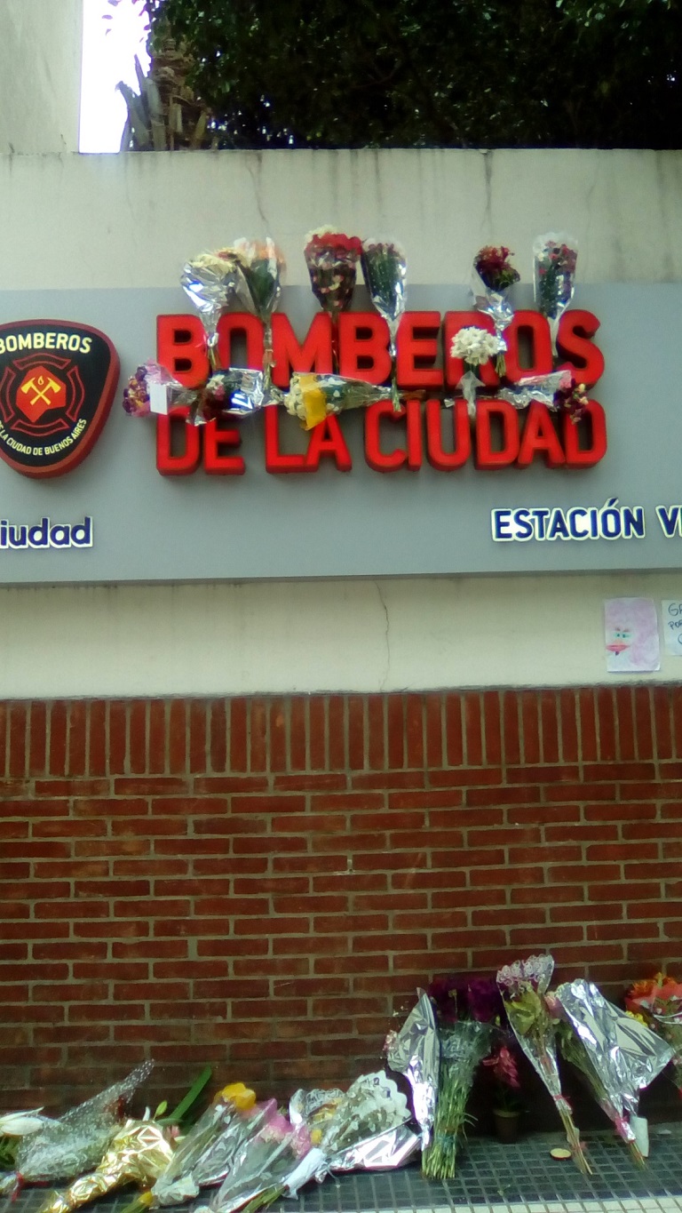 HOMENAJE A LOS BOMBEROS